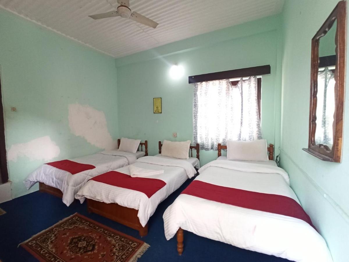 Pushpa Guest House Покхара Екстер'єр фото