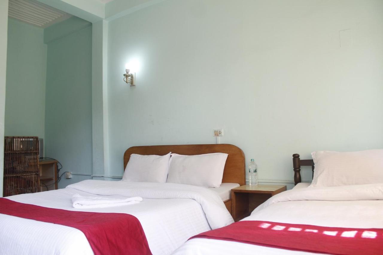 Pushpa Guest House Покхара Екстер'єр фото