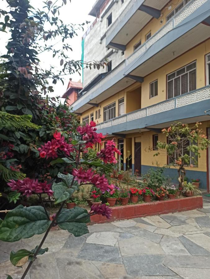Pushpa Guest House Покхара Екстер'єр фото