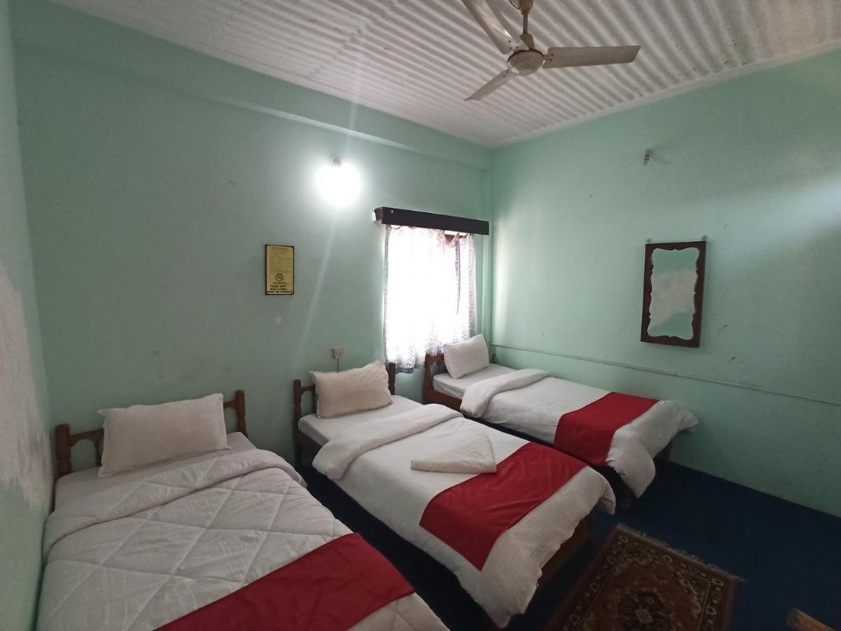 Pushpa Guest House Покхара Екстер'єр фото