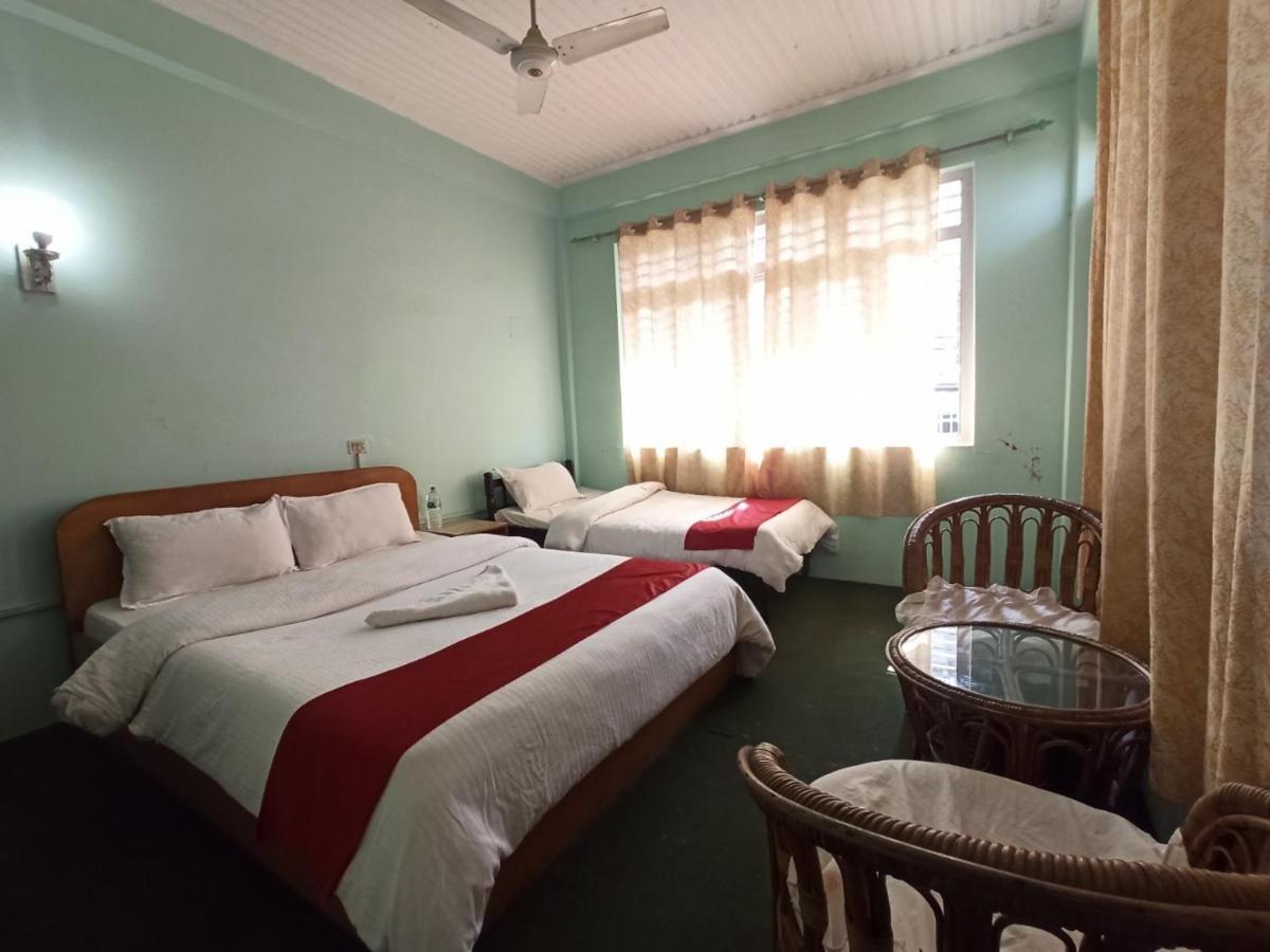 Pushpa Guest House Покхара Екстер'єр фото