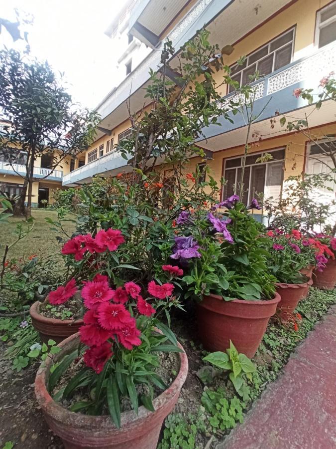 Pushpa Guest House Покхара Екстер'єр фото