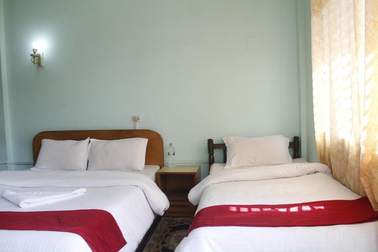 Pushpa Guest House Покхара Екстер'єр фото